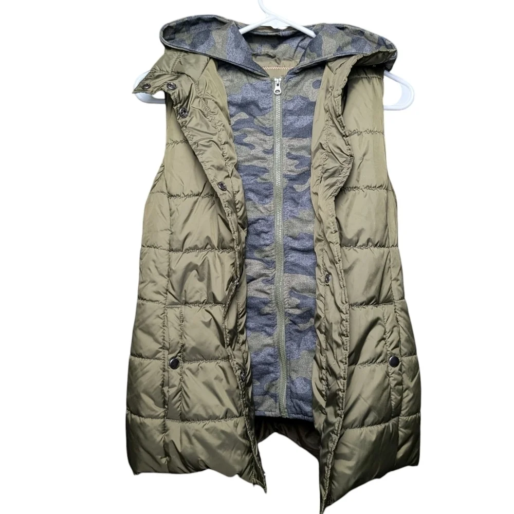 Arizona Jeans Olive Green Camo Hooded Puffy Puffer Vest Zipper Layered Like New